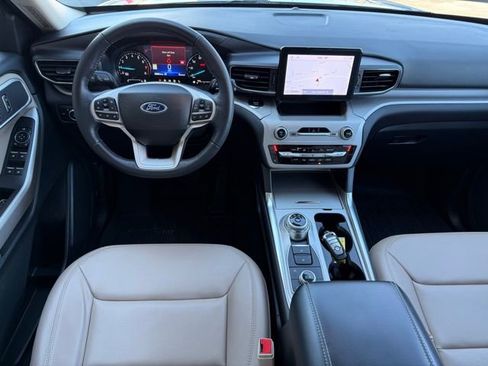 Used 2023 Ford Explorer XLT w/ Equipment Group 202A image 5