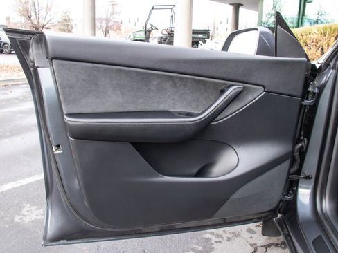 Used 2021 Tesla Model Y Long Range image 9