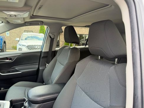 Used 2021 Toyota RAV4 XLE w/ Convenience Package FWD image 13