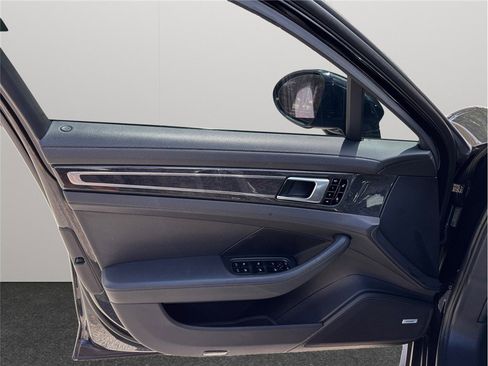 Used 2017 Porsche Panamera 4S image 21