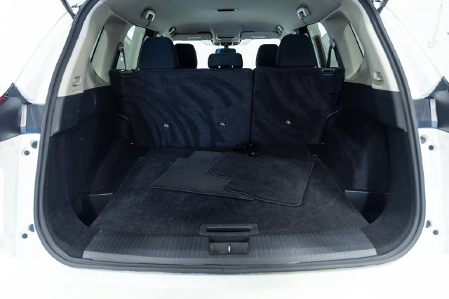 Used 2024 Nissan Rogue S AWD/4WD image 9