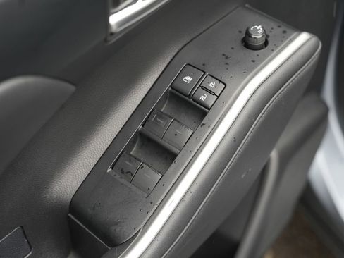 Used 2021 Toyota Highlander XLE image 25