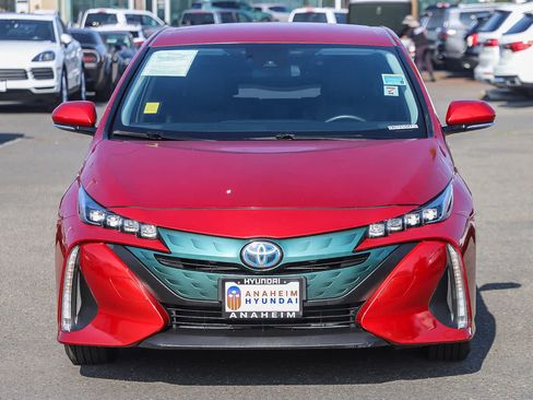 Used 2018 Toyota Prius Prime Premium image 2