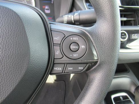 Used 2020 Toyota Corolla LE image 19
