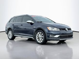 Used 2017 Volkswagen Golf Alltrack SE video 1