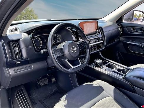 Certified 2024 Nissan Pathfinder SV FWD image 17