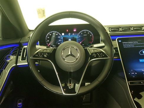 Used 2025 Mercedes-Benz S 580 4MATIC Sedan image 2