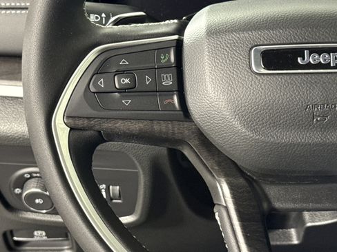 New 2025 Jeep Grand Cherokee Limited w/ Trailer Tow Package image 17