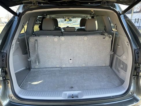 Used 2016 Toyota Highlander XLE image 18