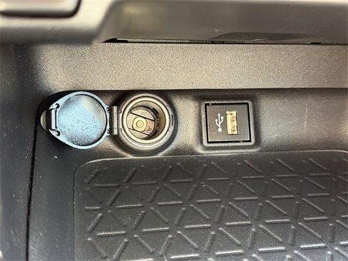 Used 2023 Toyota RAV4 XLE Premium image 21