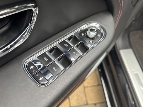 Used 2022 Bentley Bentayga image 12