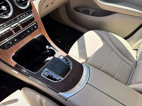 Used 2022 Mercedes-Benz GLC 300 image 20