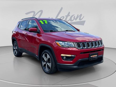 Used 2017 Jeep Compass Latitude w/ Popular Equipment Group AWD/4WD image 3