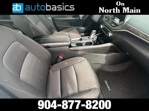 Used 2023 Nissan Altima 2.5 SV w/ SV Premium Package FWD image 11