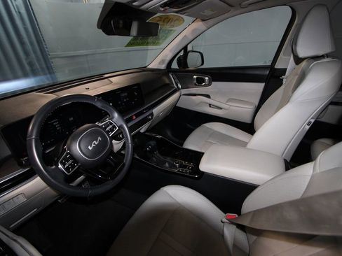 Used 2025 Kia Sorento SX AWD/4WD image 2