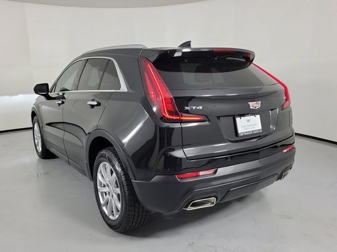 Used 2023 Cadillac XT4 Luxury w/ Cold Weather Package FWD image 3