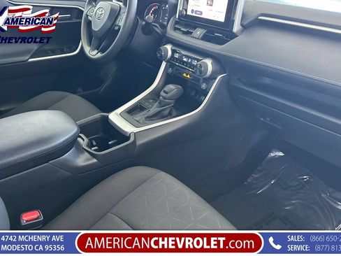 Used 2025 Toyota RAV4 XLE FWD image 21