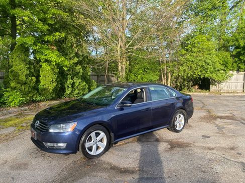 Used 2015 Volkswagen Passat 1.8T Limited Edition FWD image 1