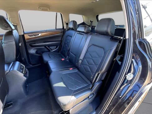 Used 2025 Volkswagen Atlas SE FWD image 18