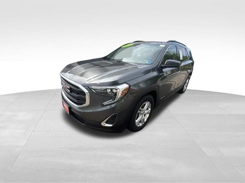 Used 2020 GMC Terrain SLE w/ Driver Convenience Package FWD image 3