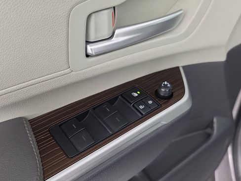 Certified 2024 Toyota Sienna XLE w/ XLE Plus Package FWD image 11