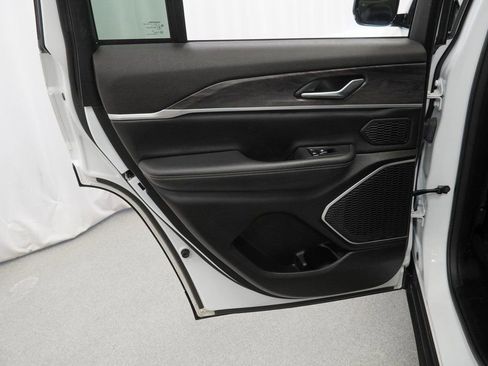 Used 2022 Jeep Grand Cherokee Limited 4xe image 41