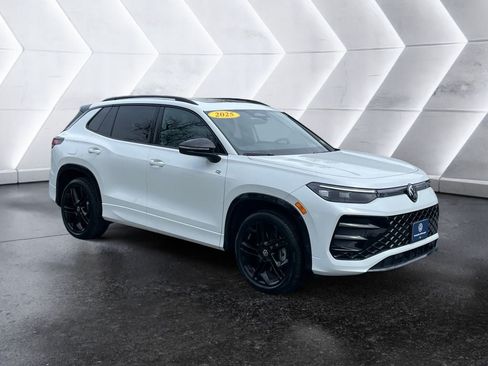 Used 2025 Volkswagen Tiguan SE R-Line AWD/4WD image 9