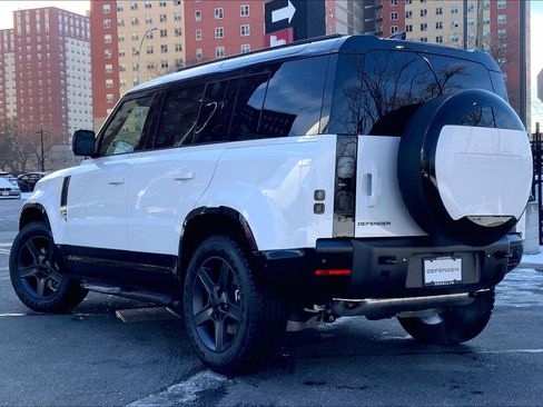 New 2026 Land Rover Defender 110 X-Dynamic SE image 12