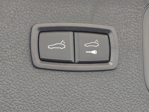 Certified 2025 Porsche Macan Turbo image 23