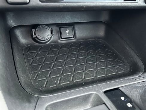 Used 2020 Toyota RAV4 XLE Premium image 53