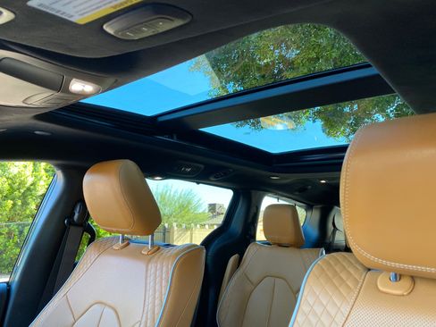 Used 2023 Chrysler Pacifica Pinnacle image 29