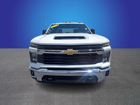 Used 2024 Chevrolet Silverado 3500 LT w/ Convenience Package AWD/4WD image 2