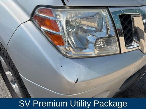 Used 2012 Nissan Frontier SV w/ SV Premium Utility Pkg AWD/4WD image 8