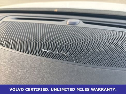 Used 2025 Volvo S60 B5 Plus image 22