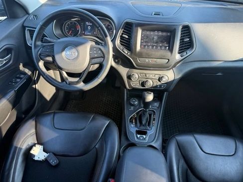 Used 2019 Jeep Cherokee Latitude Plus AWD/4WD image 9