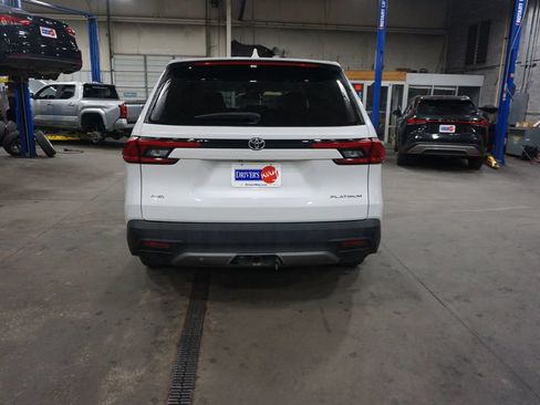 Used 2024 Toyota Grand Highlander AWD image 24