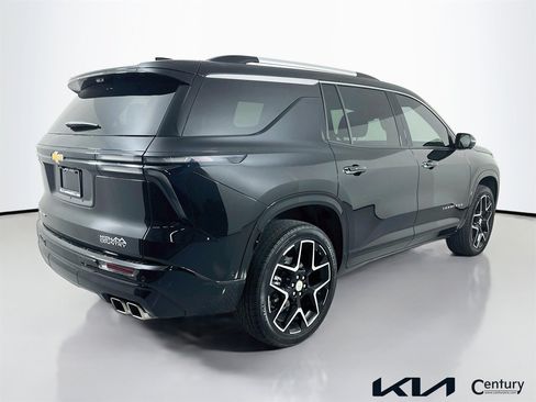 Used 2025 Chevrolet Traverse High Country AWD/4WD image 5