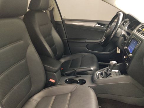 Used 2018 Volkswagen Jetta SE FWD image 21
