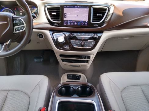 Certified 2019 Chrysler Pacifica Touring-L Plus w/ Advanced Safetytec Group FWD image 14