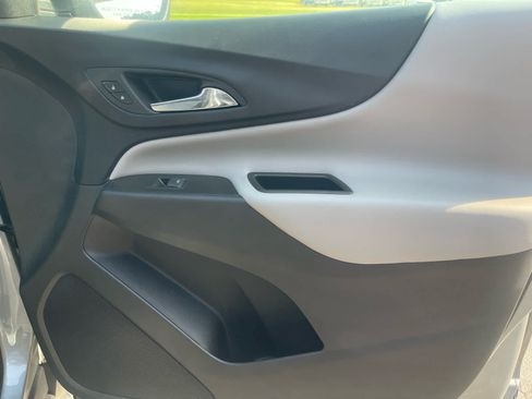 Used 2023 Chevrolet Equinox LT FWD image 28