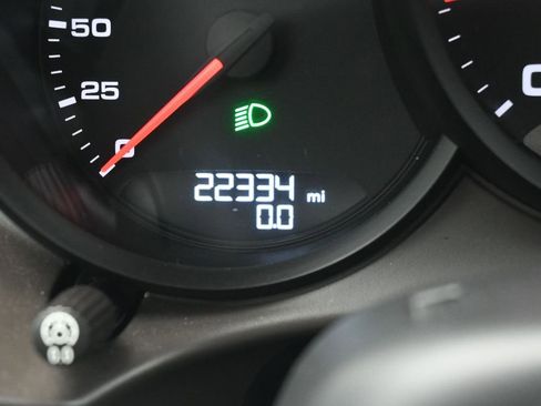 Used 2021 Porsche 718 Cayman RWD image 14