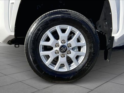 Used 2024 Toyota Tacoma SR image 10