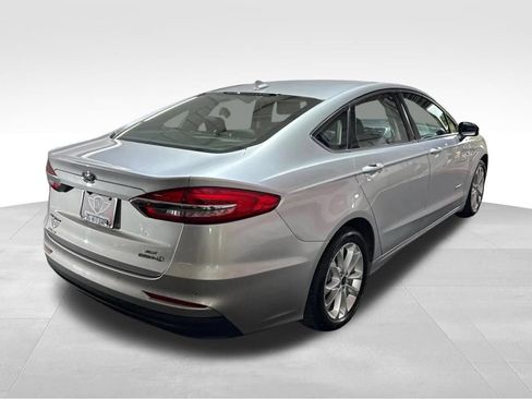 Used 2019 Ford Fusion SE FWD image 5