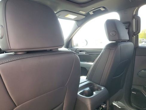 New 2026 GMC Acadia AT4 w/ LPO, Floor Liner Package AWD/4WD image 33
