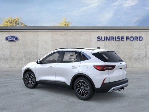 New 2025 Ford Escape SE w/ Class II Trailer Tow Package FWD image 4