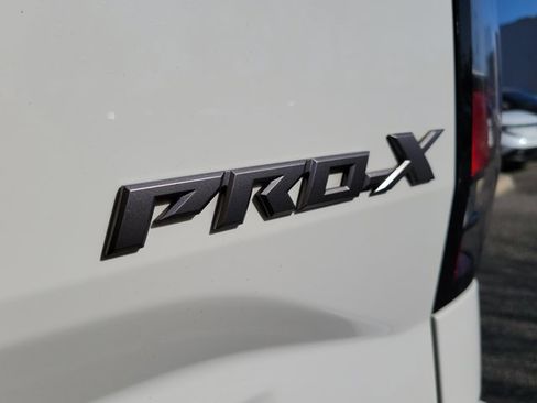 Used 2022 Nissan Frontier Pro-X w/ Technology Package image 8