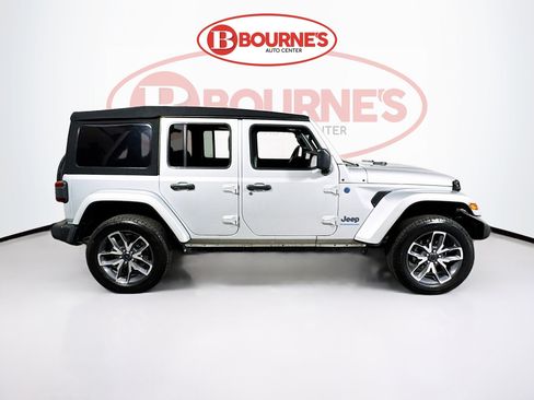 Used 2024 Jeep Wrangler Unlimited w/ Convenience Group AWD/4WD image 11