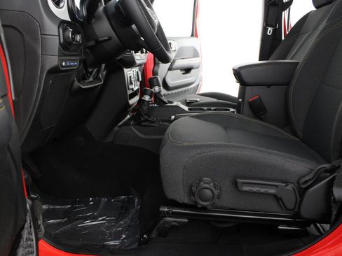 Used 2025 Jeep Wrangler Unlimited Sahara AWD/4WD image 15