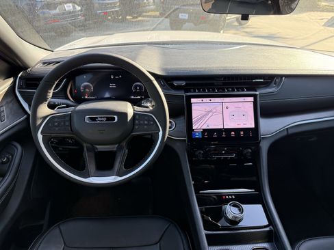 New 2025 Jeep Grand Cherokee L Limited image 11