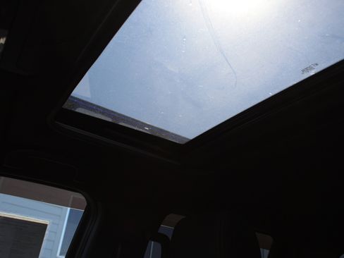 Used 2023 Nissan Frontier PRO-4X image 45